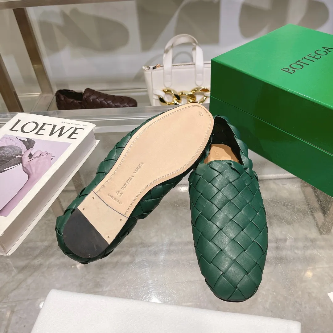 [BV] Top P: 760💰Size for couples: 35-44 (Female 34.40.41. Male 38 45. Custom-made and non-returnable) (Bottega Veneta) Genuine leather outsole classic woven beanie shoes, set of feet and heels for two wears Blessed are the little feet👣👣Comfortable casual shoes that can be worn all year round, made of imported first-layer sheepskin➕fine-quality sheepskin leather, imported sheepskin lining, luxury genuine leather outsole [rose][rose], Bottega Veneta is an Italian luxury brand. Made using traditional Italian leather craftsmanship. .